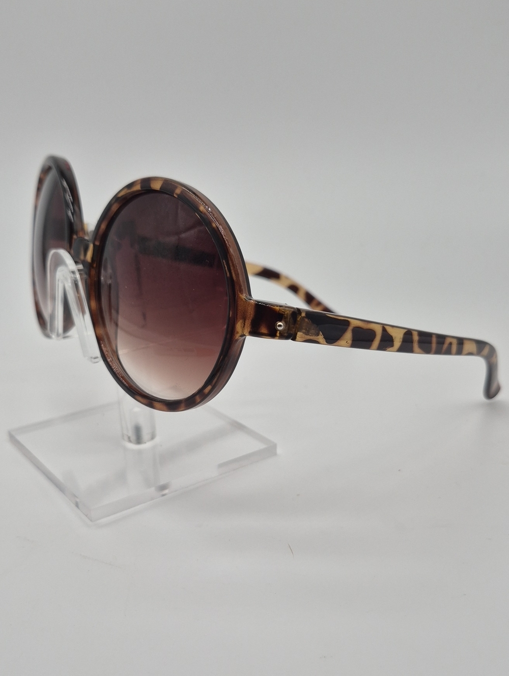 Tortoiseshell Round Women’s Sunglasses - Brown Gradient Lens